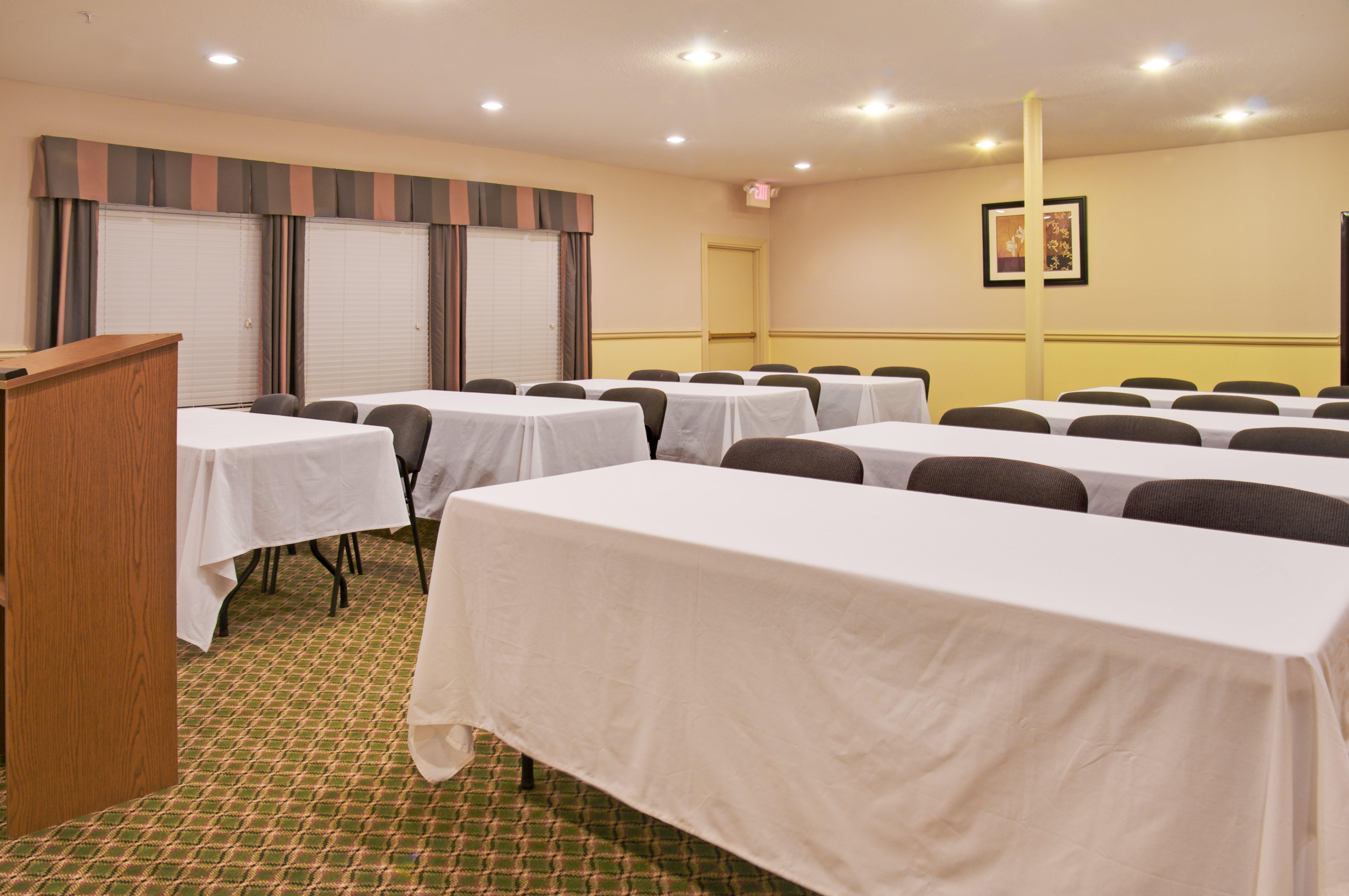 Holiday Inn Express Hotel & Suites Livingston Ngoại thất bức ảnh