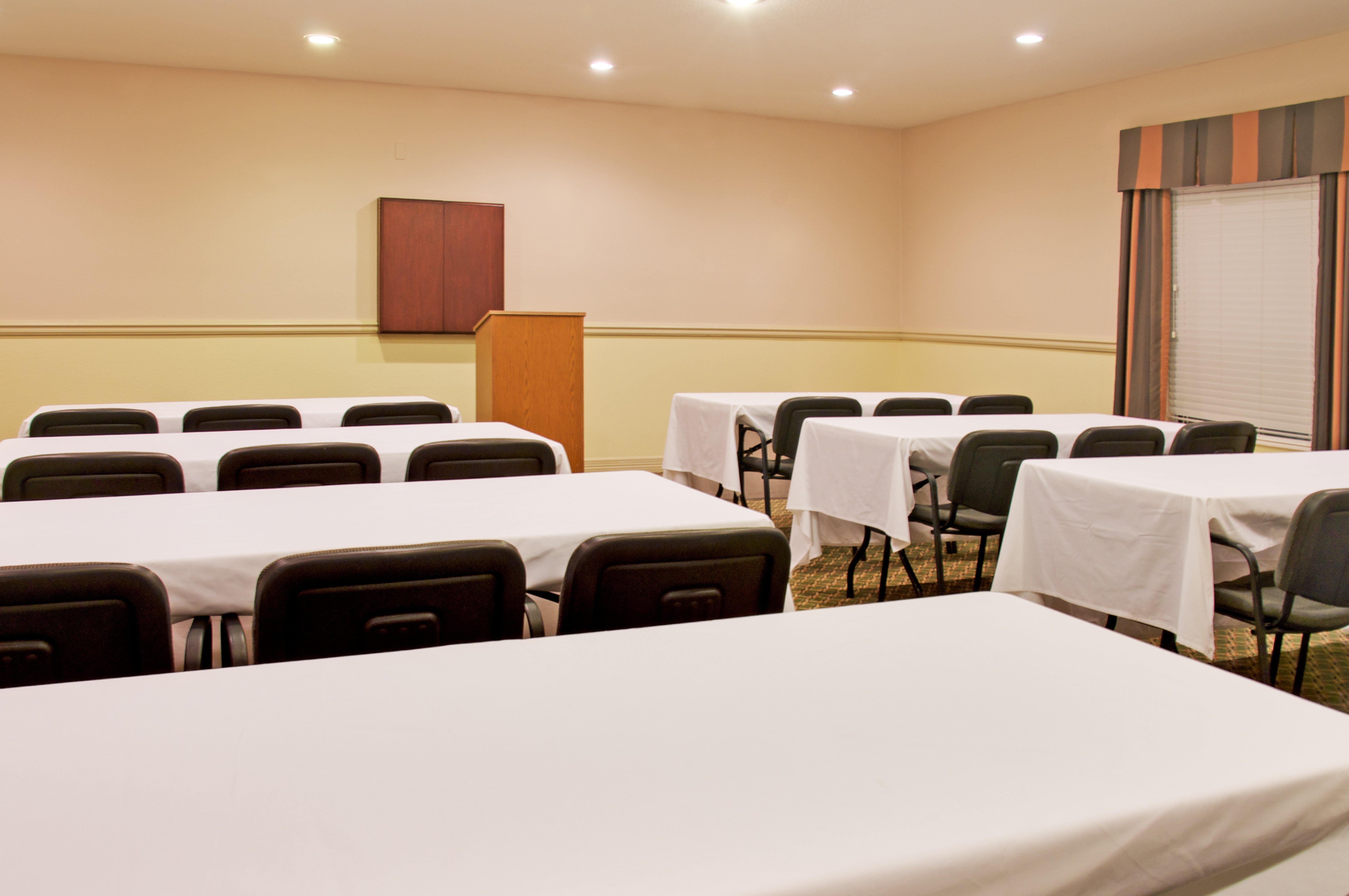 Holiday Inn Express Hotel & Suites Livingston Ngoại thất bức ảnh